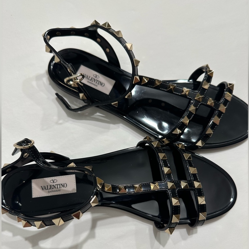 Valentino Garavani Rockstud Black Rubber Sandal.  Size 38.5/8.5